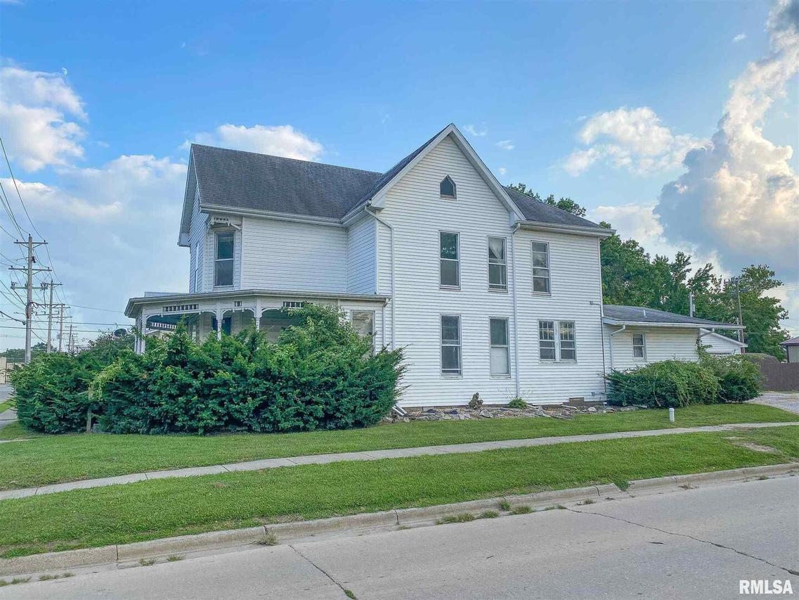 223 N Elm St., Flora, IL 62839