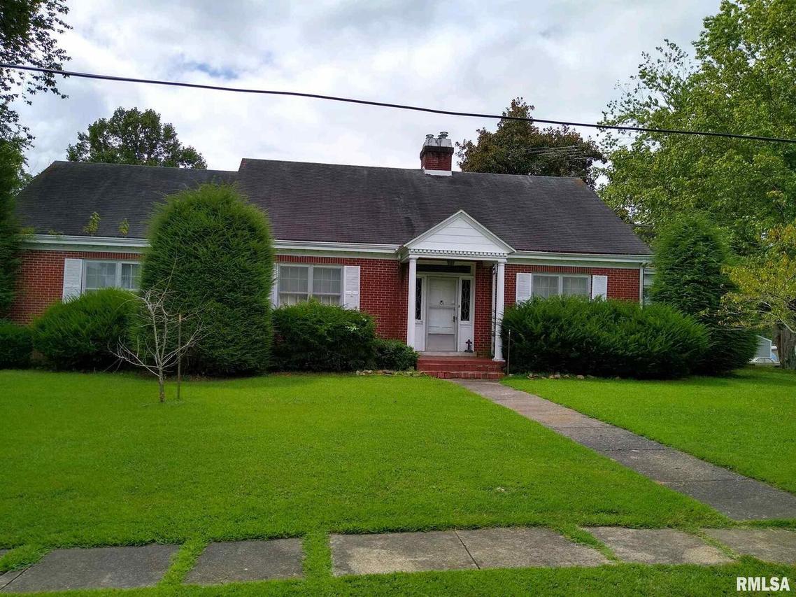 206 E Edwards St., Golconda, IL 62938