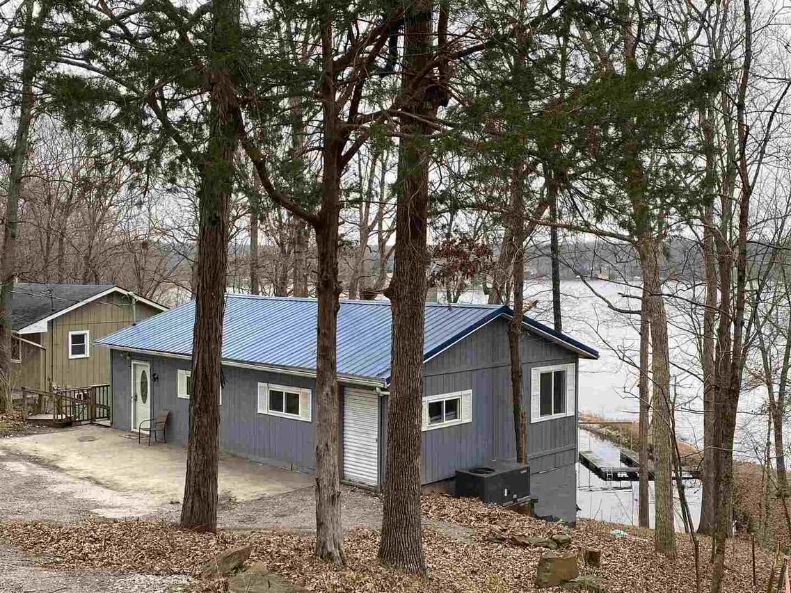 25 Lake Shore Dr S, Goreville, IL 62939