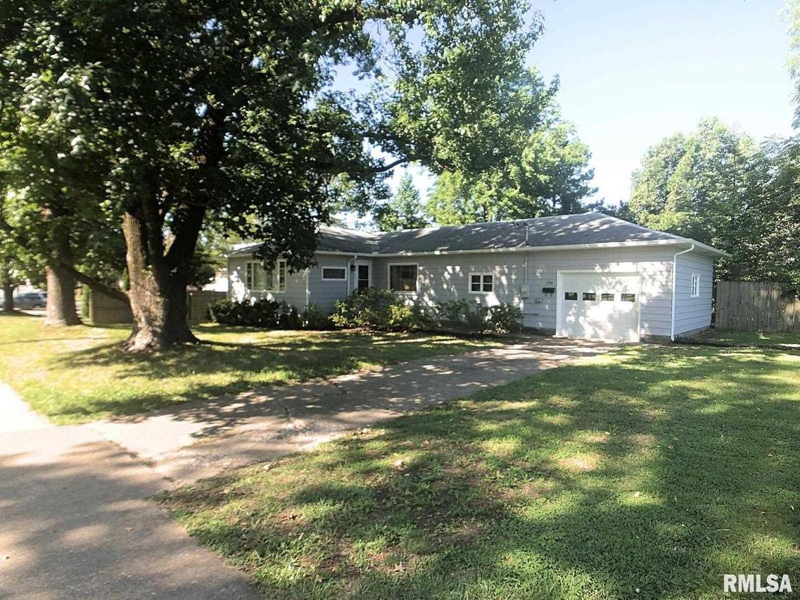 104 N Oakland Ave., Carbondale, IL 62901