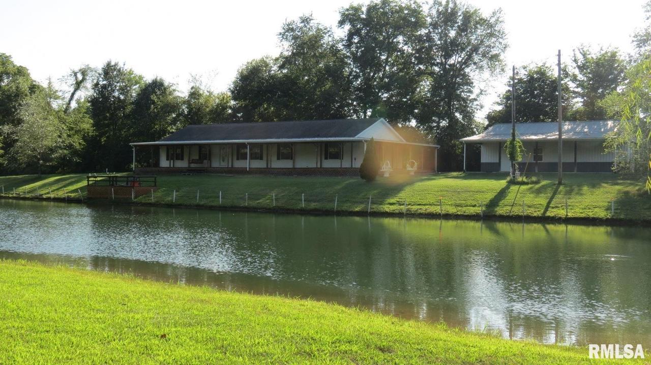 781 E Cole St., Duquoin, IL 62832