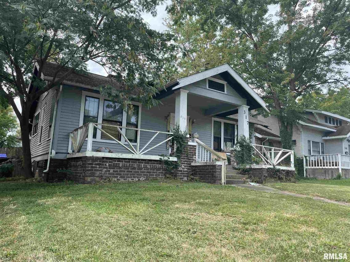 317 W Walnut St., Carbondale, IL 62901