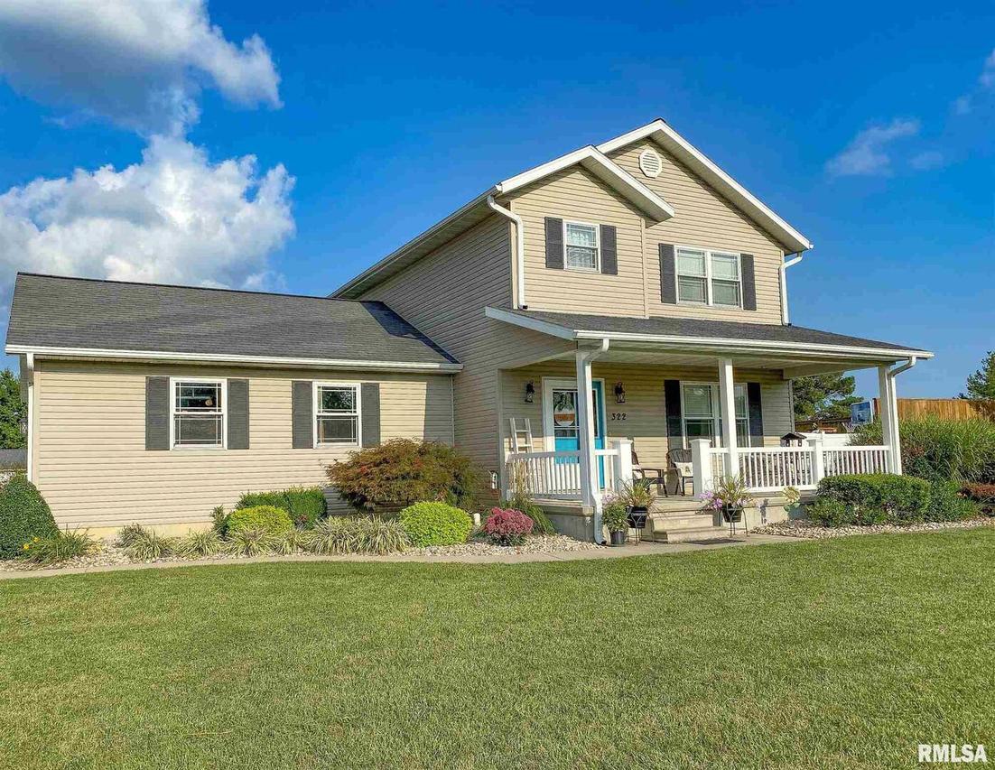 322 Summer St., Flora, IL 62839