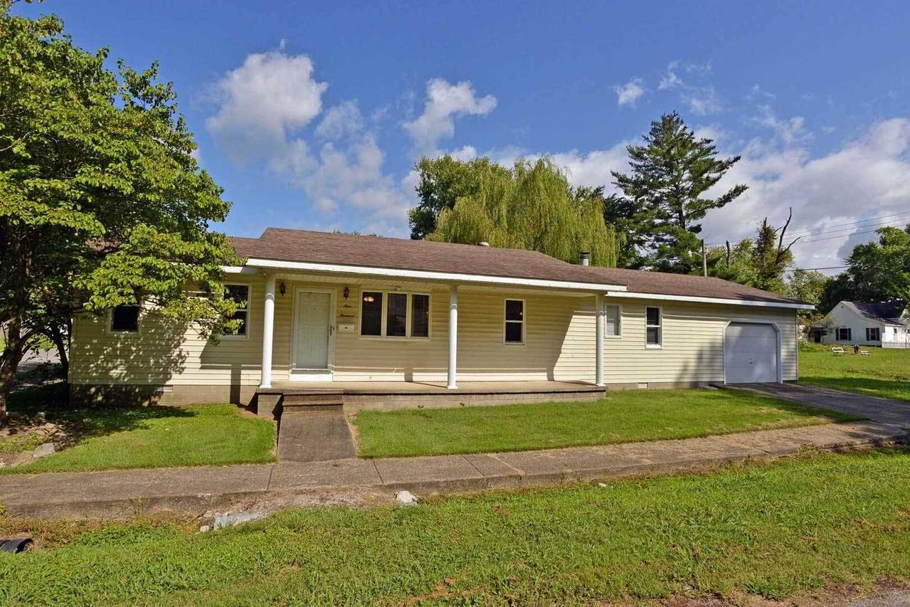 900 Park St., Eldorado, IL 62946