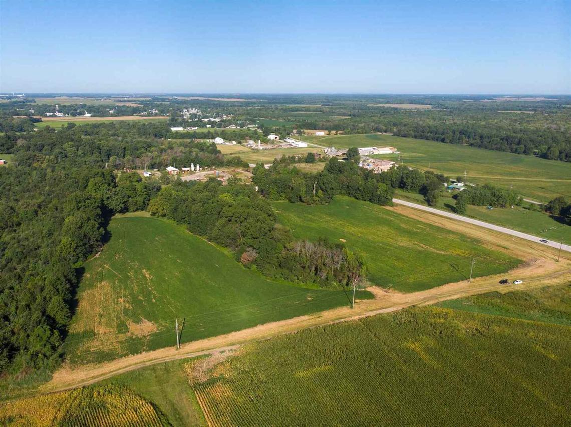 275 Sugar Cane Dr., Clay City, IL 62824