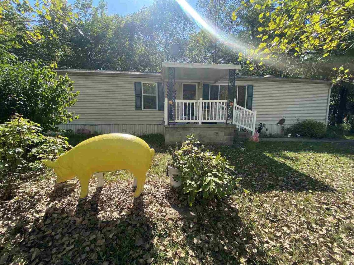 979 Pond Ridge Rd., Murphysboro, IL 62966