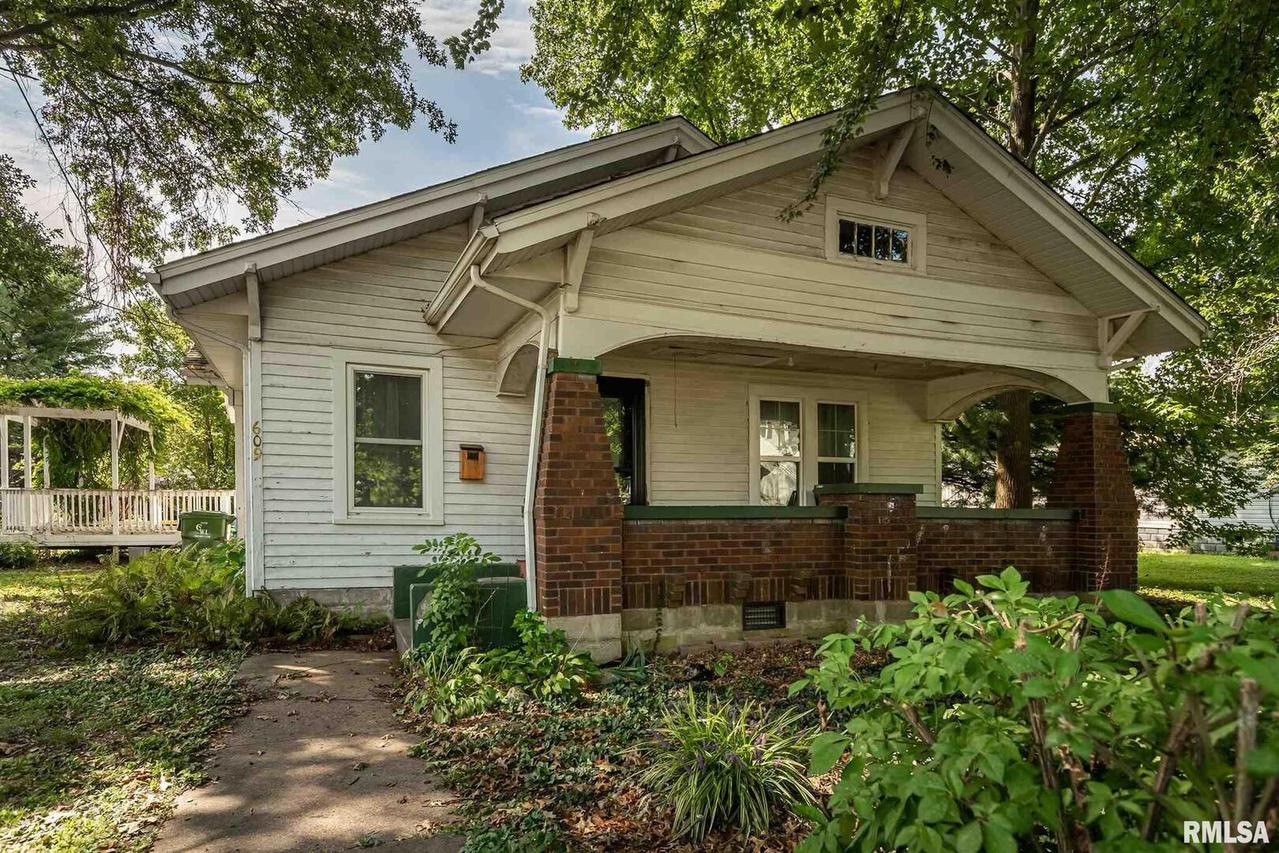 609 E 7th St., Johnston City, IL 62896