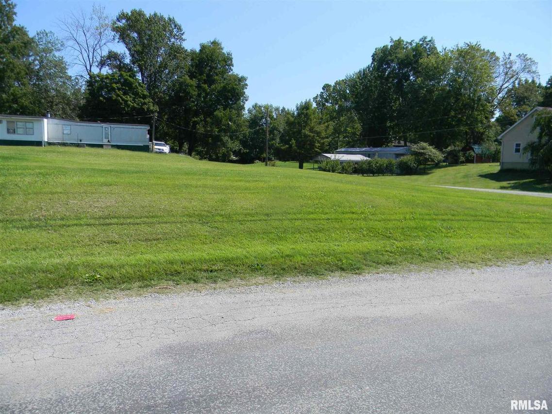 904 S 1st St., Pinckneyville, IL 62274