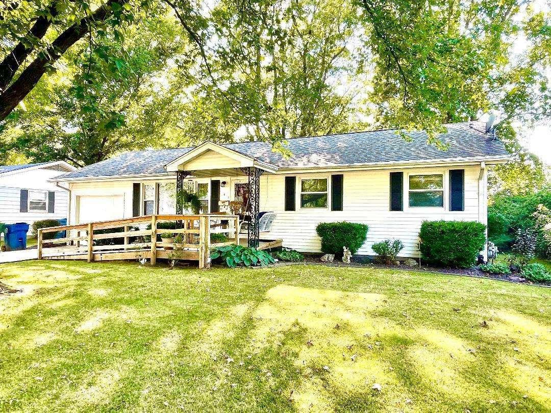 6 Holiday Ter., Centralia, IL 62801