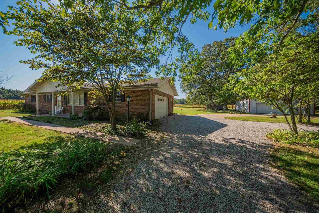 15207 E Ina Rd., Ina, IL 62846