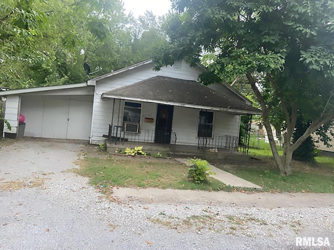 706 Fairland St., Benton, IL 62812