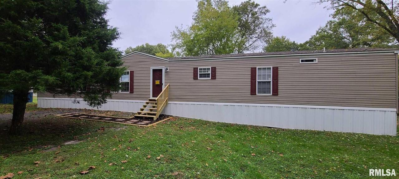 8646 Stone St., Christopher, IL 62822