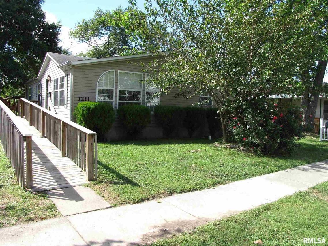 1211 S Jefferson St., Salem, IL 62881