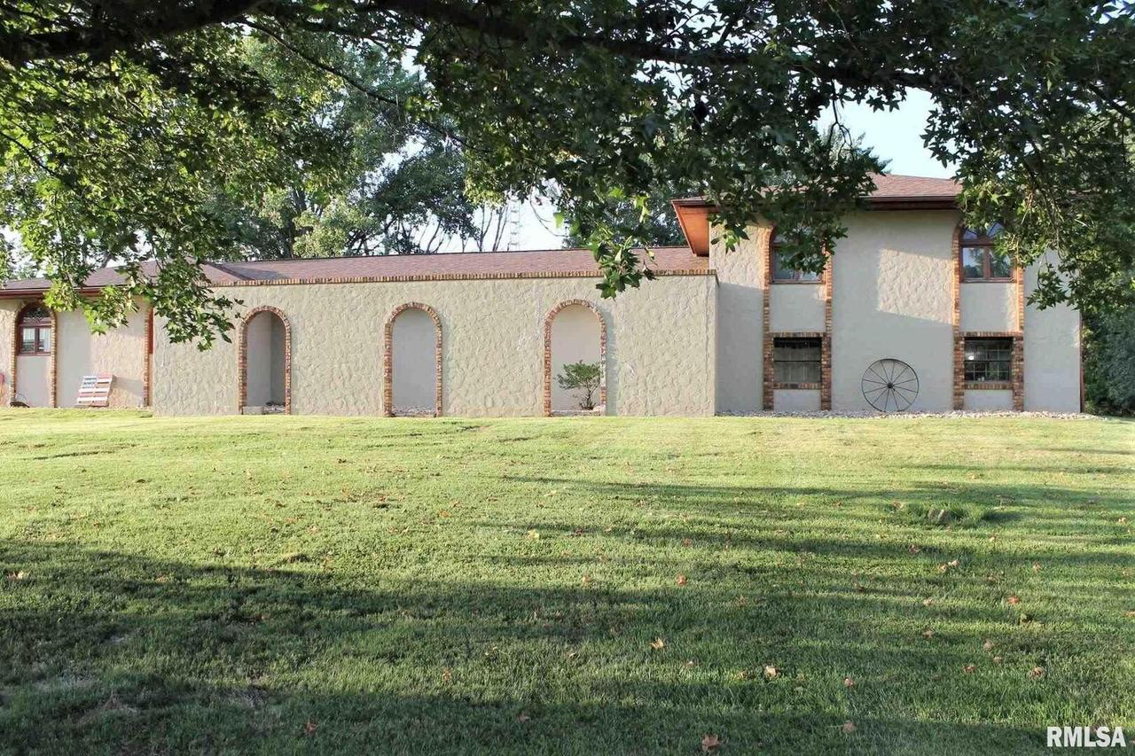 11065 Yellow Banks Rd., Benton, IL 62812