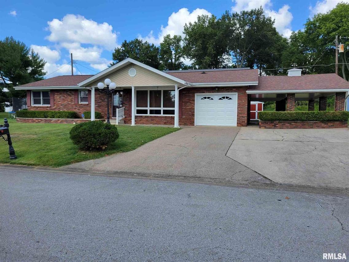 110 Lakeshore Dr., Carterville, IL 62918