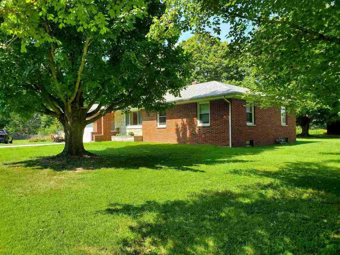 4491 S Lake Rd., Pinckneyville, IL 62274