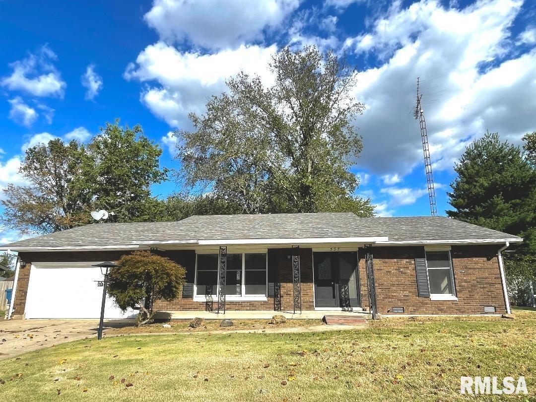 527 Meadowbrook Ln., Centralia, IL 62801