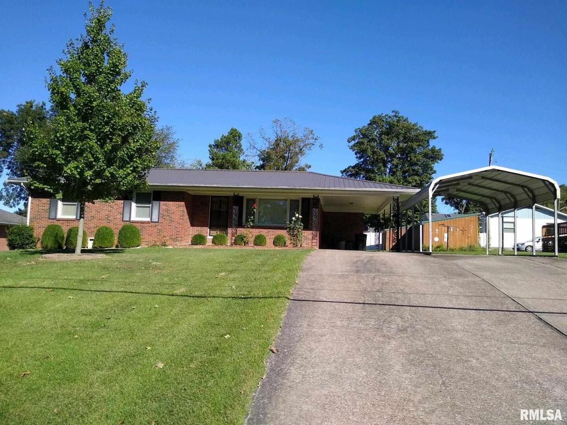 704 N 6th St., Vienna, IL 62995