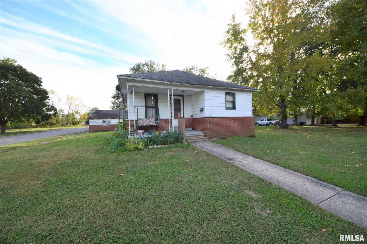 908 E Clark St., West Frankfort, IL 62896