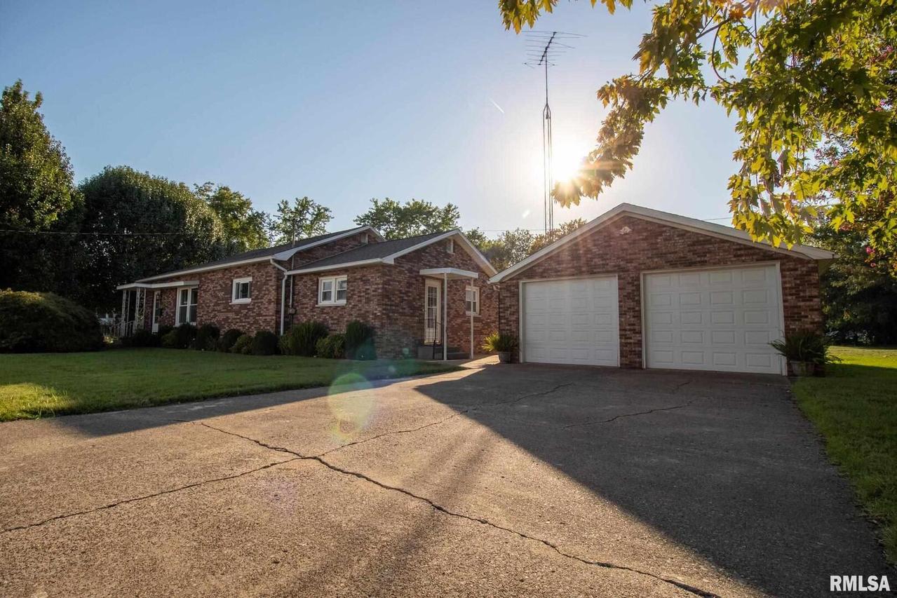 701 N Locust St., West Frankfort, IL 62896