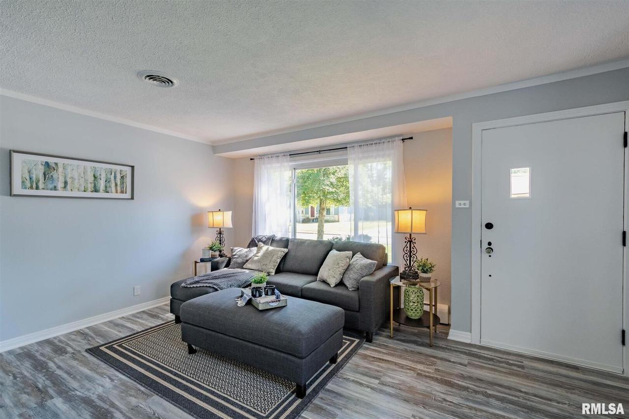 303 W Webster St., Benton, IL 62812