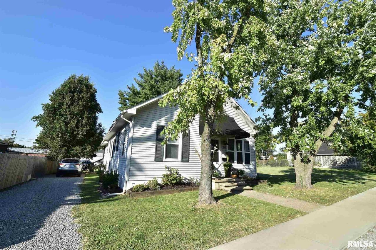 213 W 4th St., West Frankfort, IL 62896