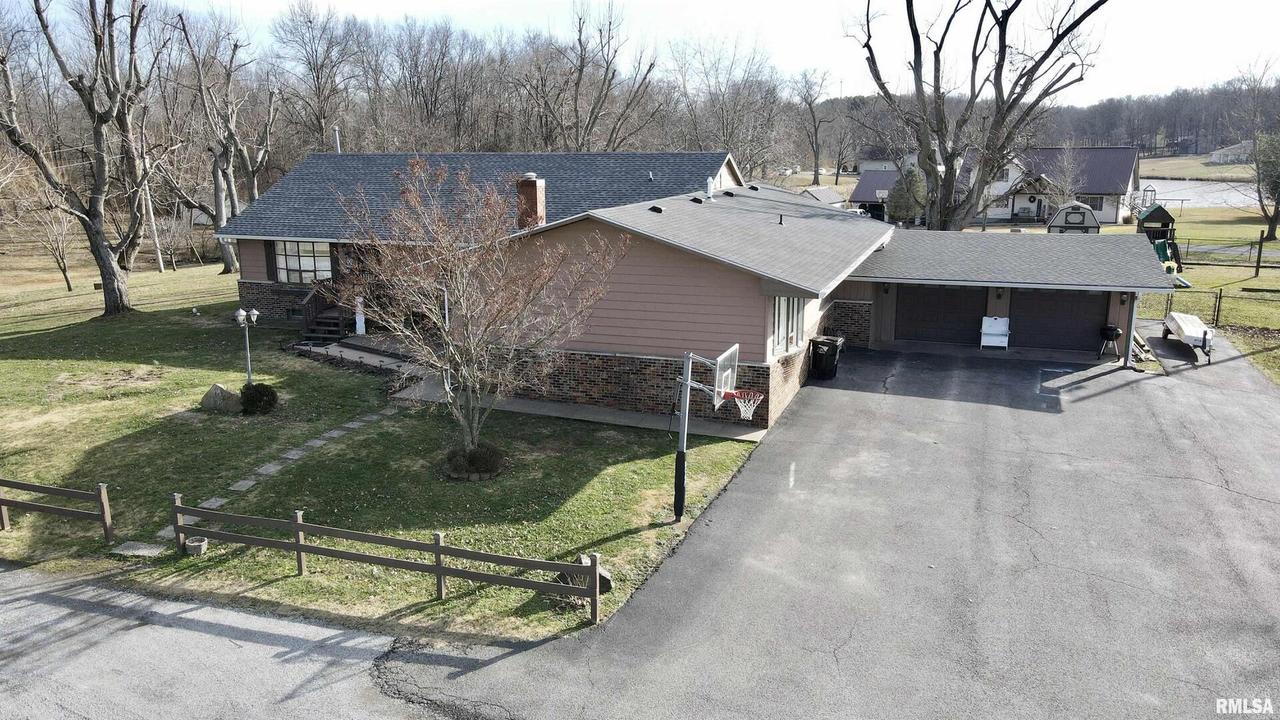11694 Southpoint Ln., West Frankfort, IL 62896