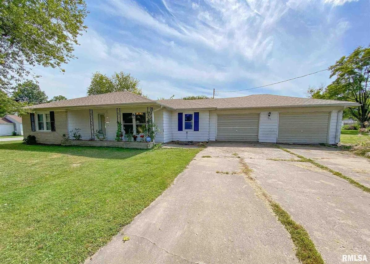 525 Vandalia Rd., Louisville, IL 62858