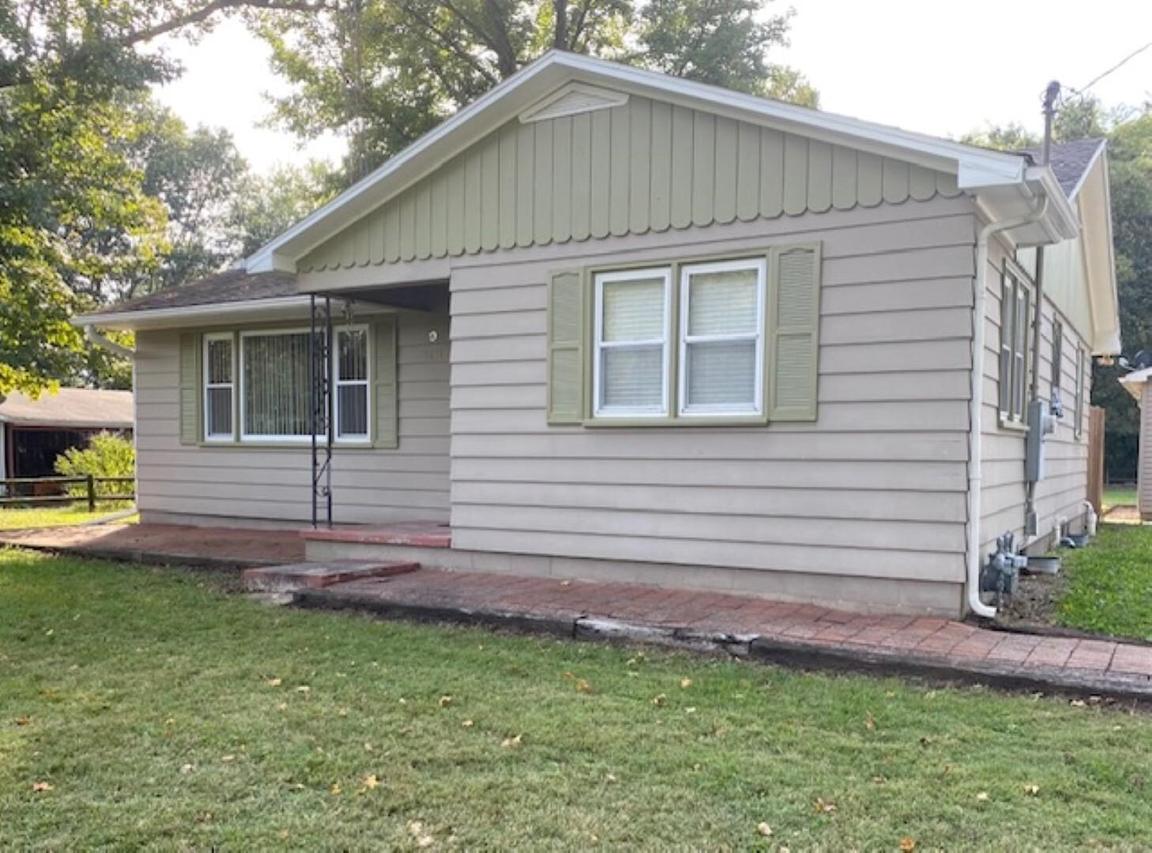 5651 Country Club Rd., Murphysboro, IL 62966