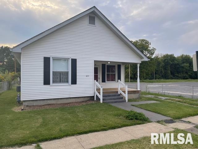 609 N 18th St., Herrin, IL 62948