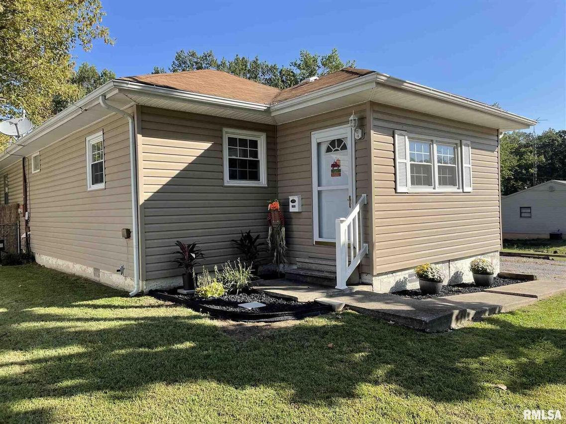 733 E Taylor St., Benton, IL 62812