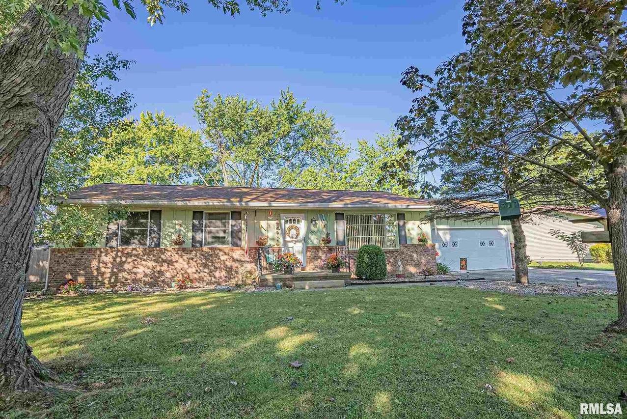 205 Northwood Ln., Salem, IL 62881