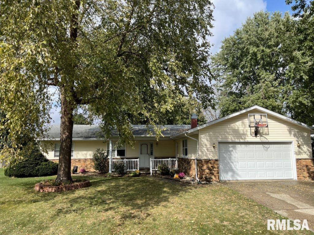 813 Trenton Dr., Sherman, IL 62684