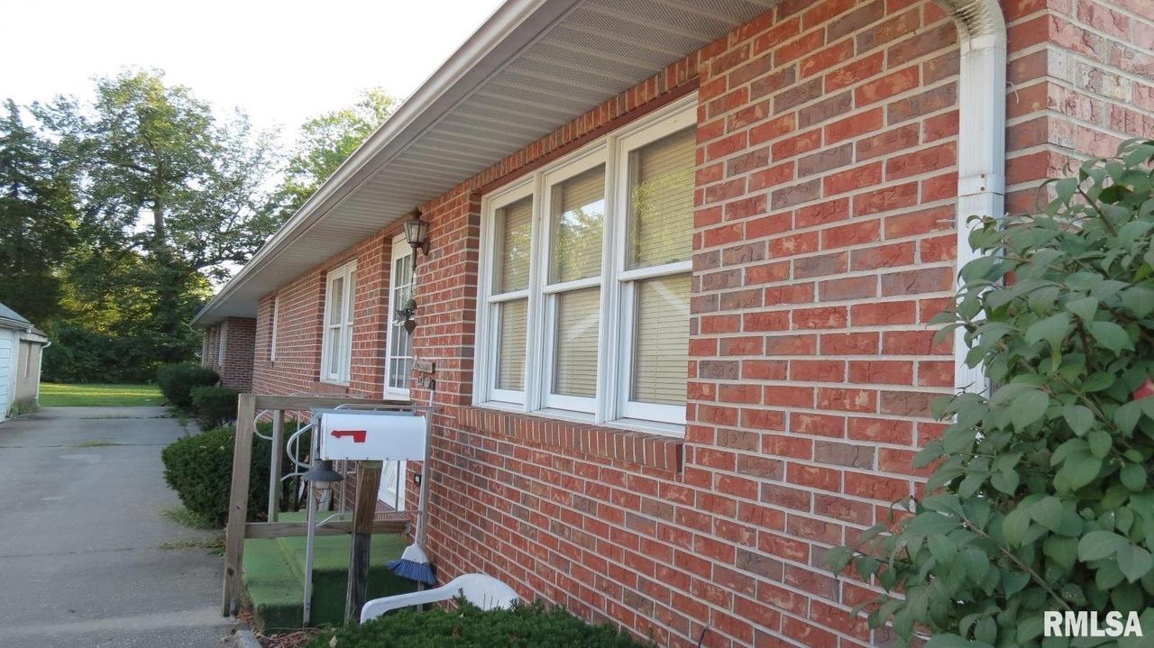 321 E South St., Duquoin, IL 62832