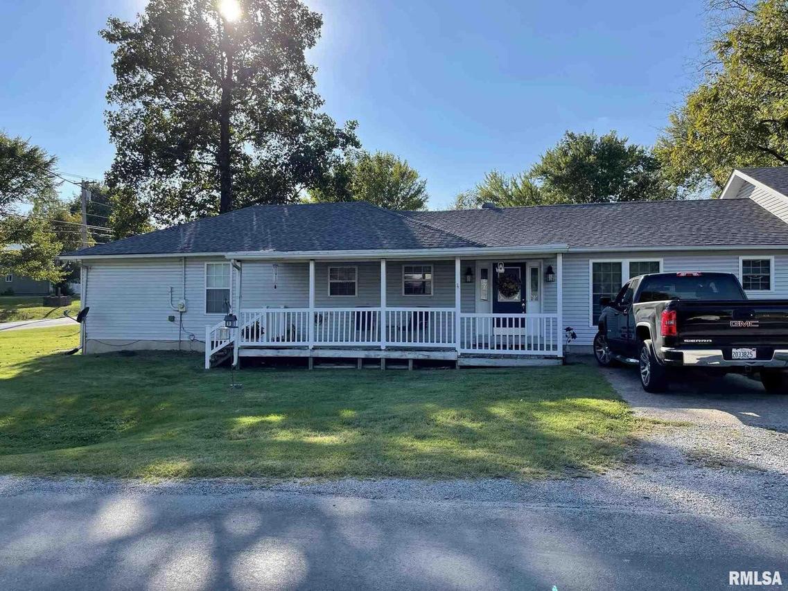 812 E Grand Ave., Carterville, IL 62918