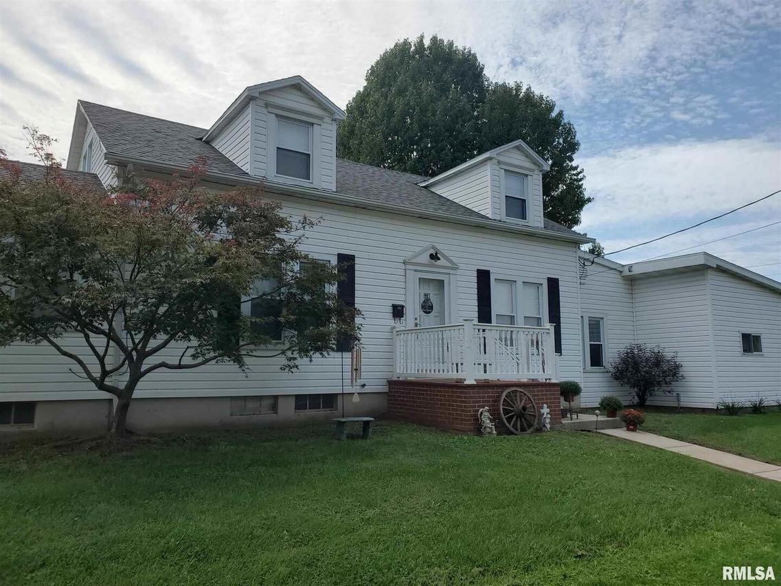 102 E 2nd South St., Steeleville, IL