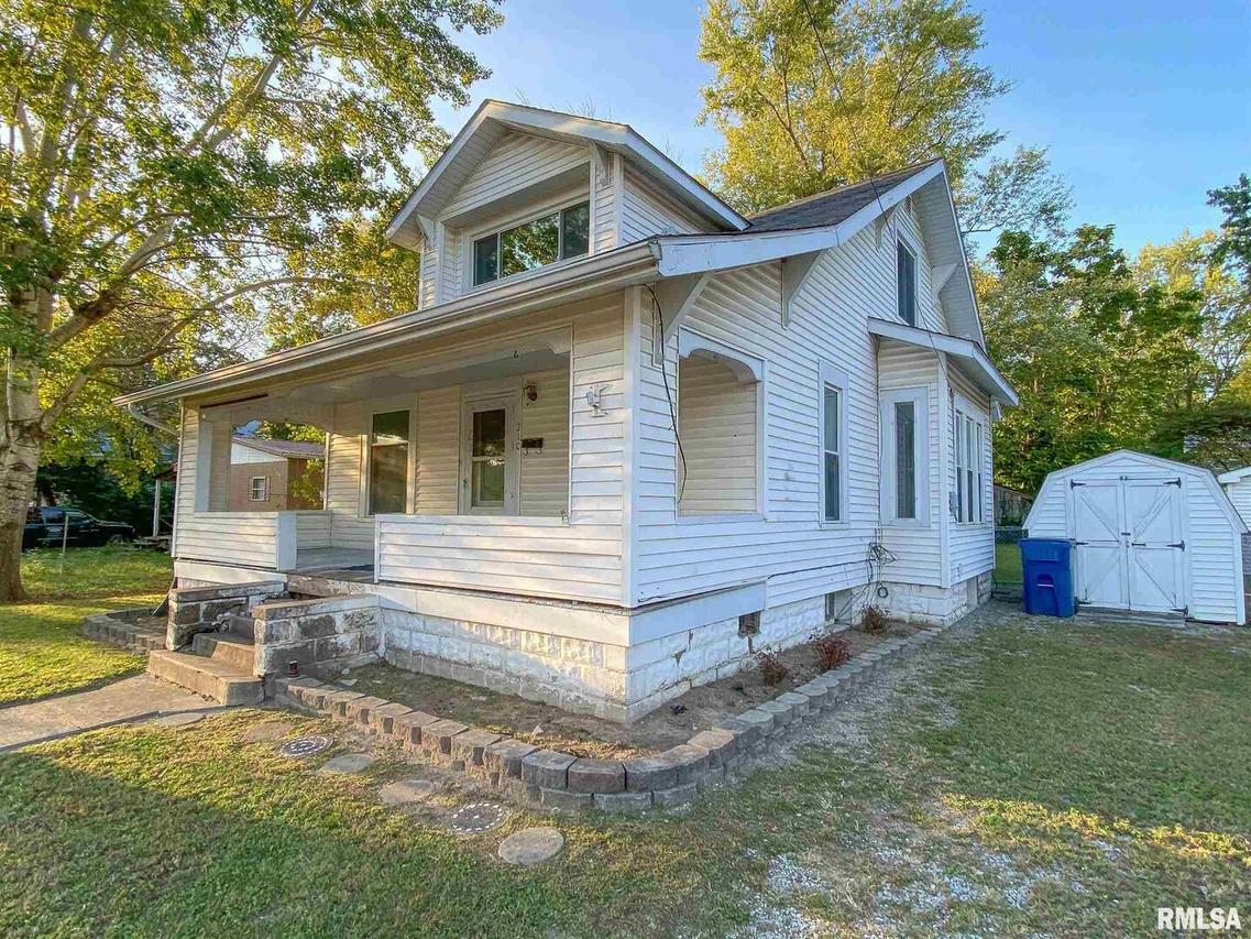 210 W 7th St., Flora, IL 62839