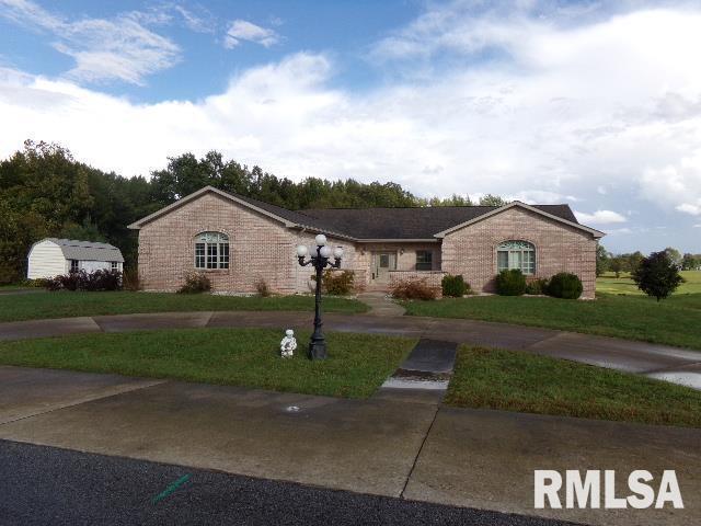 16 Country Club Dr., Harrisburg, IL 62946