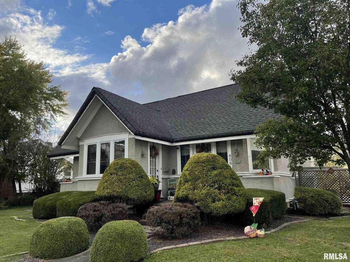 606 W Main St., Carmi, IL 62821