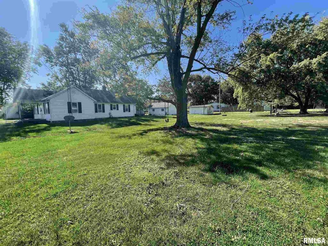 19 N Locust St., Richview, IL