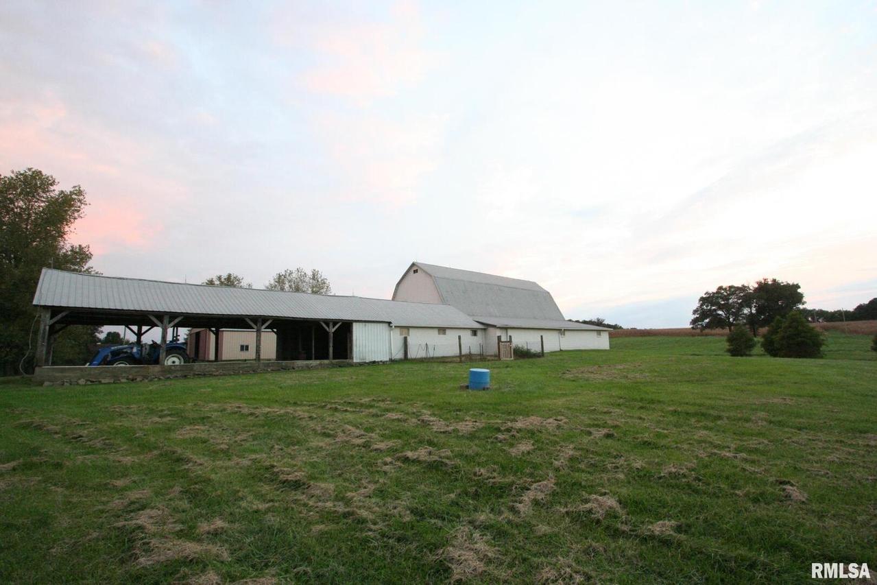 1177 County Road 800 E Rd., Carmi, IL 62821