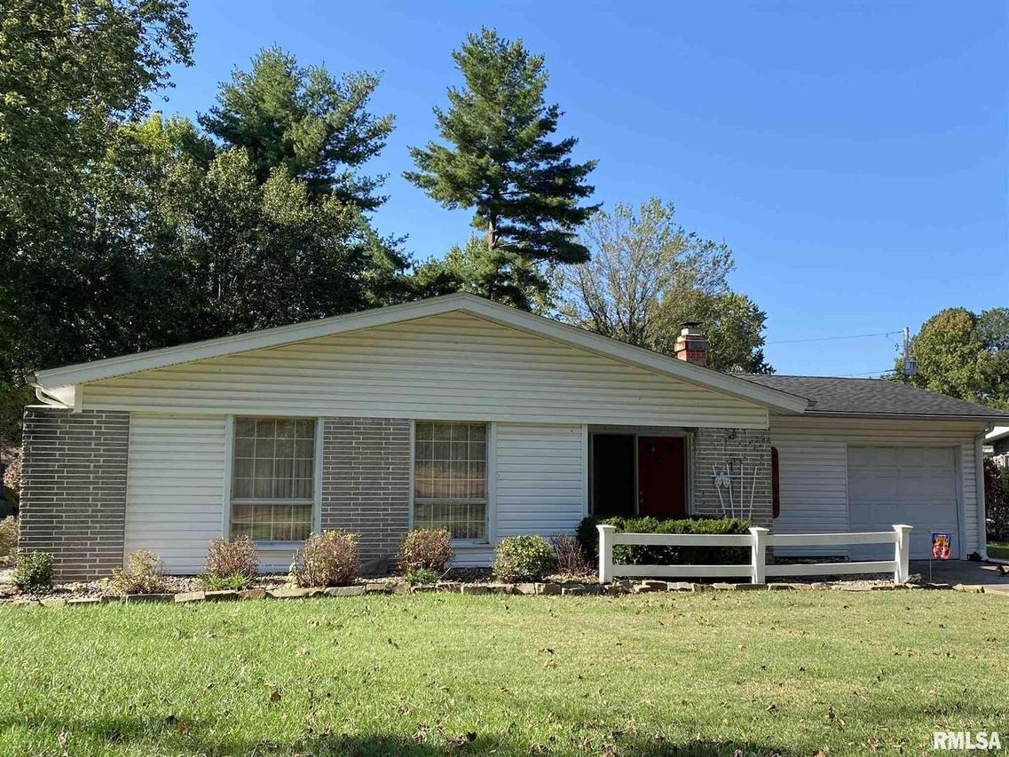 1511 W Taylor Dr., Carbondale, IL 62901