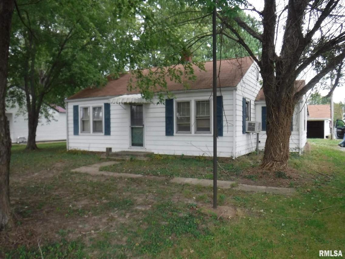 2330 W Main St., Salem, IL 62881