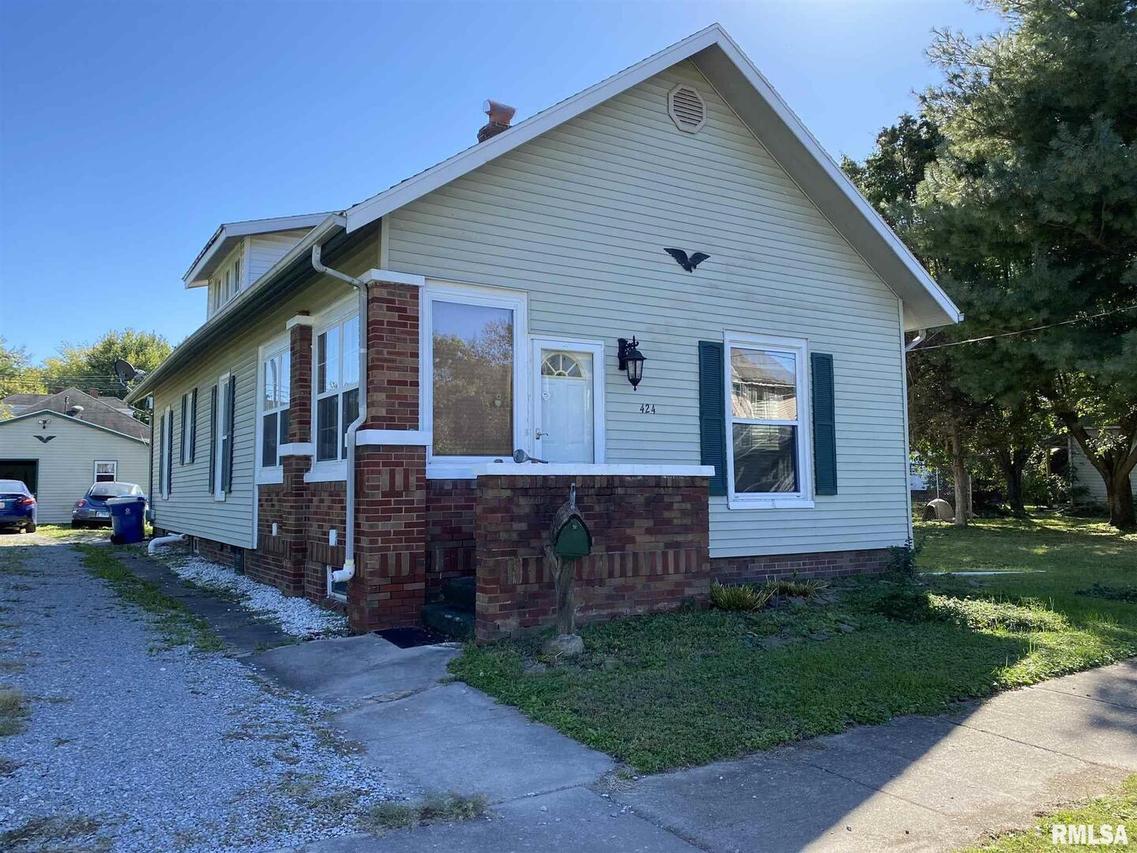 424 E 2nd St., Flora, IL 62839