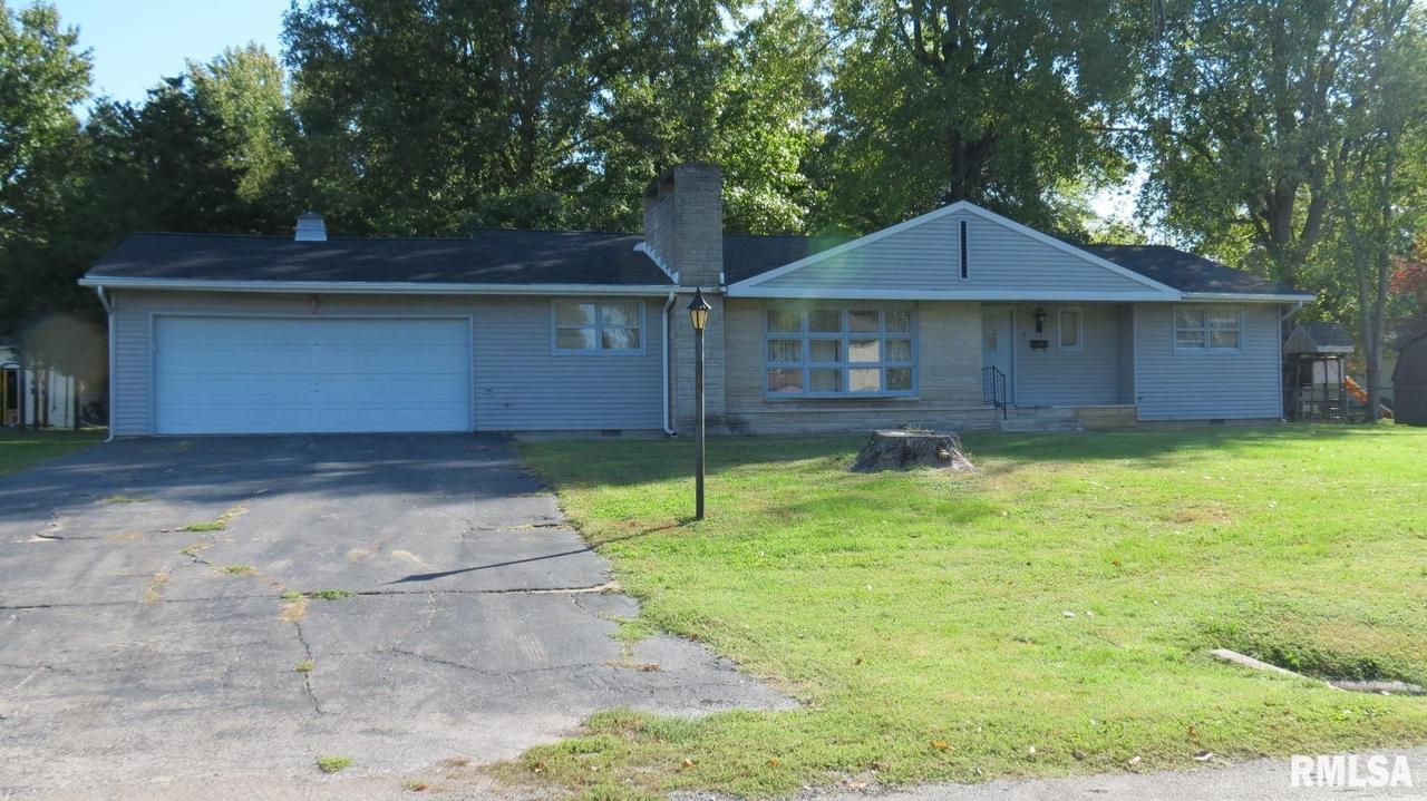 4 S Leonard St., Duquoin, IL 62832