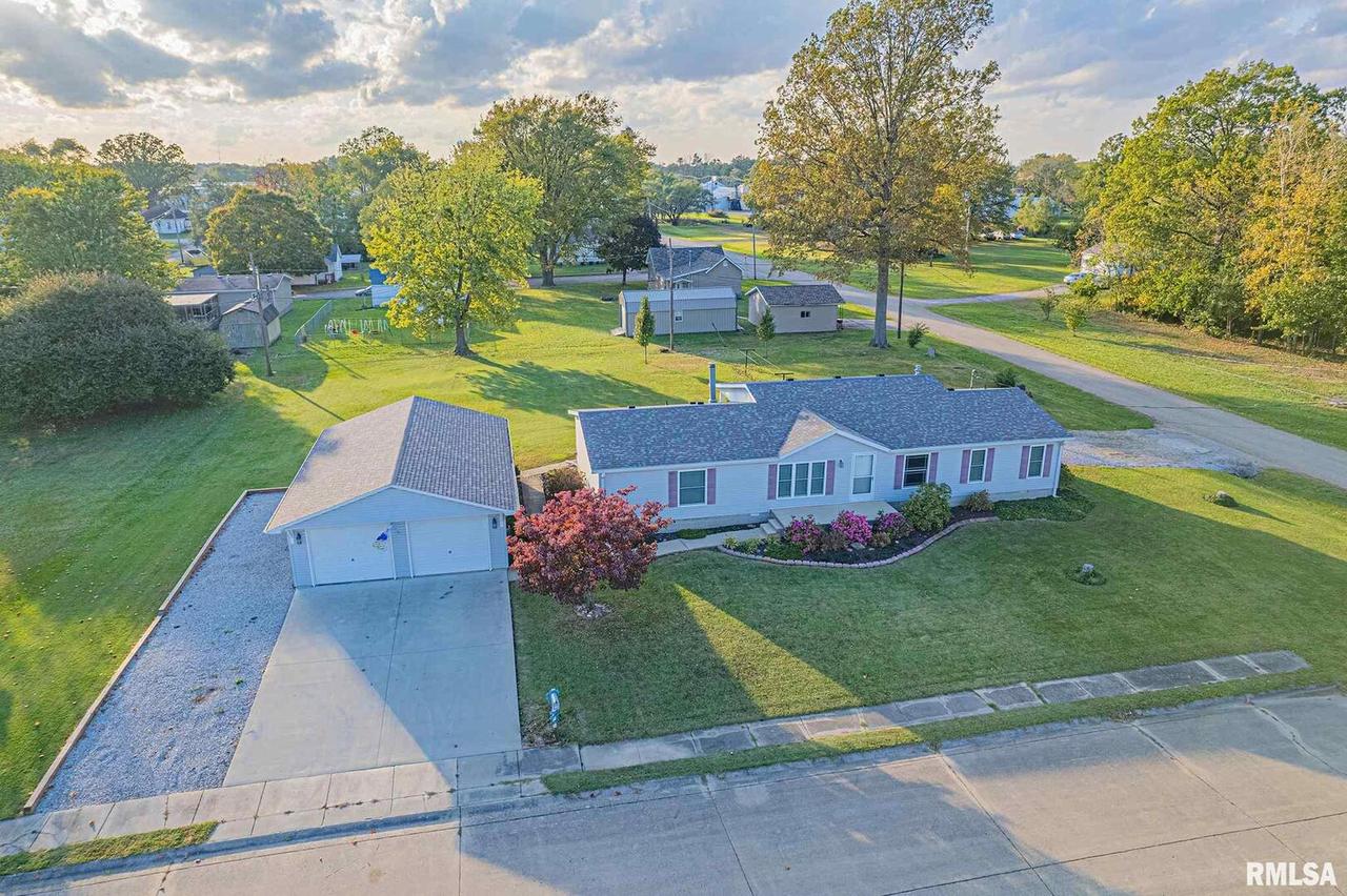 1001 S Hamilton Ave., Salem, IL 62881