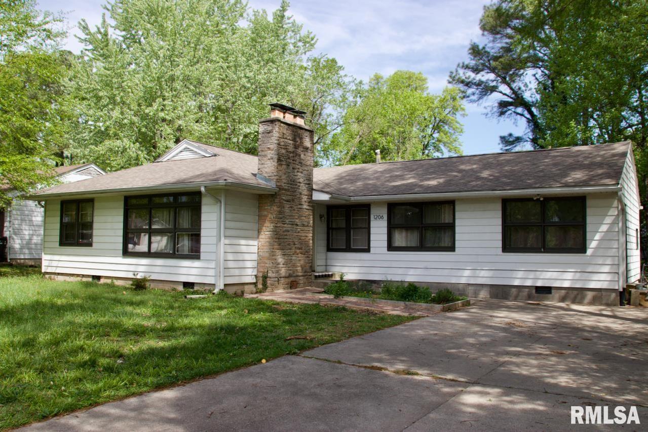 1206 W Chautauqua St., Carbondale, IL 62901