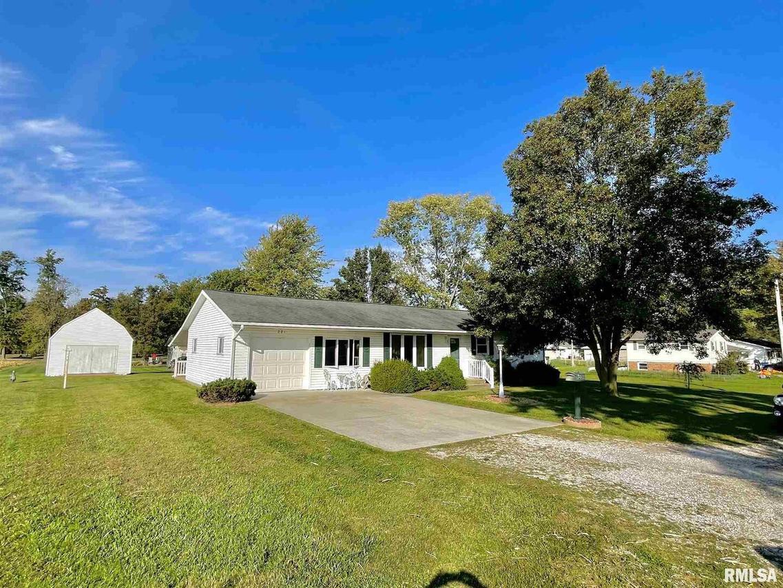 201 Evergreen Dr., Olney, IL 62450