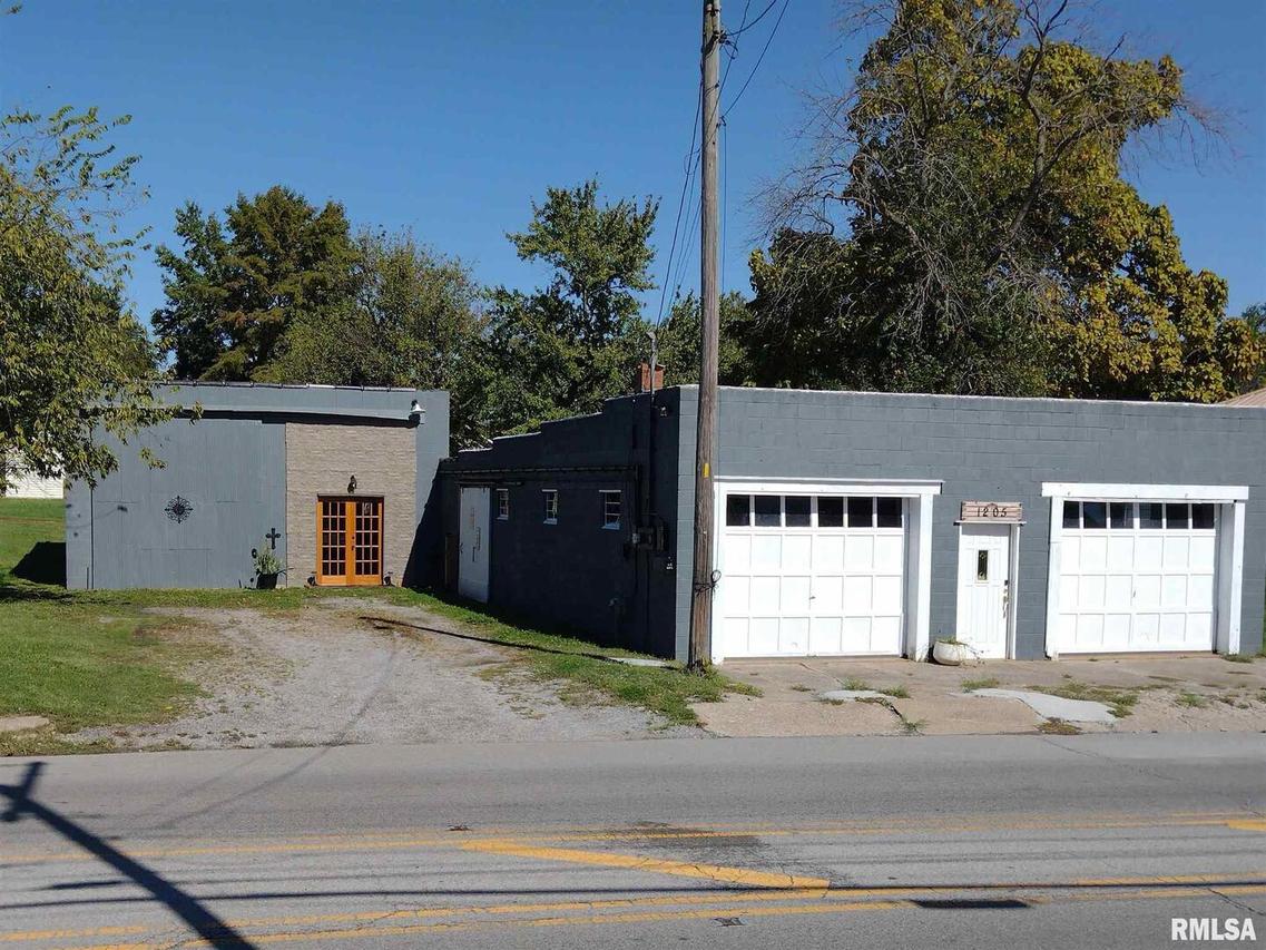 1205 E Main St., Benton, IL 62812
