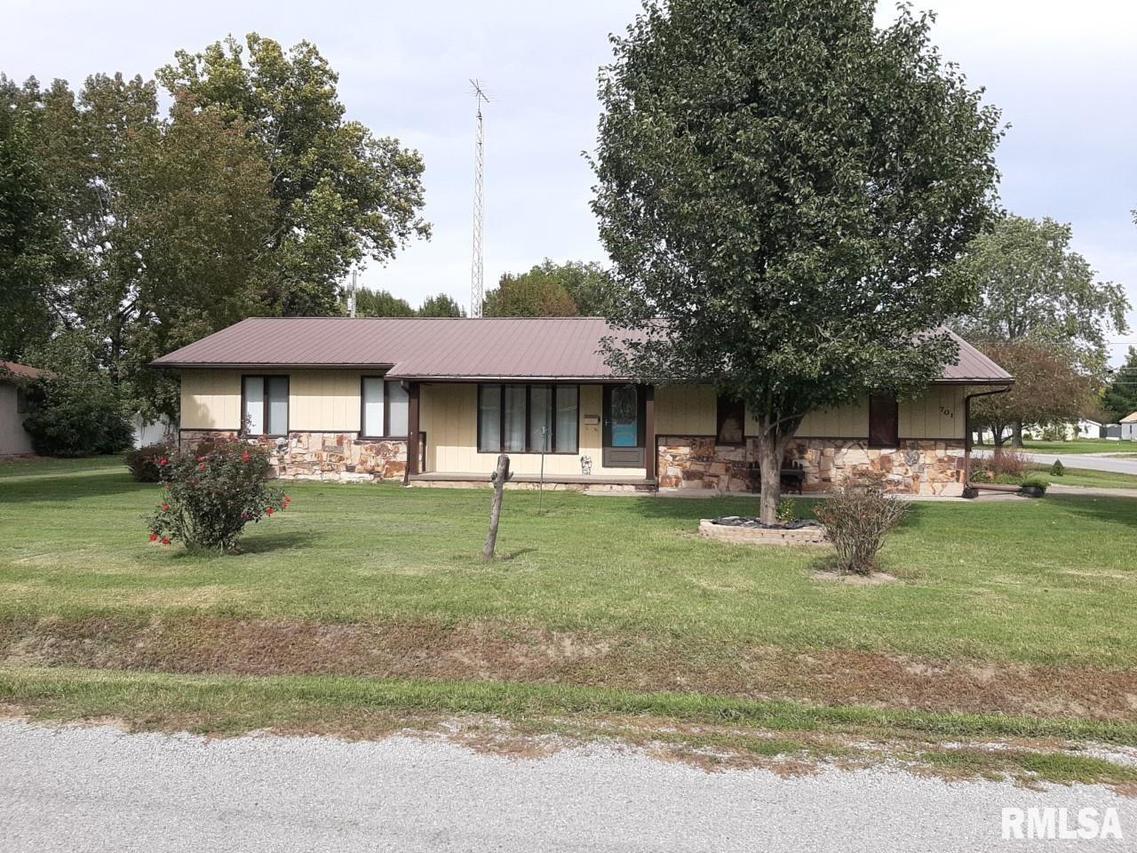 701 W Sylvester Ave., Christopher, IL 62822